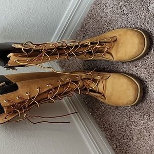 Lady's timberland boots size 7
